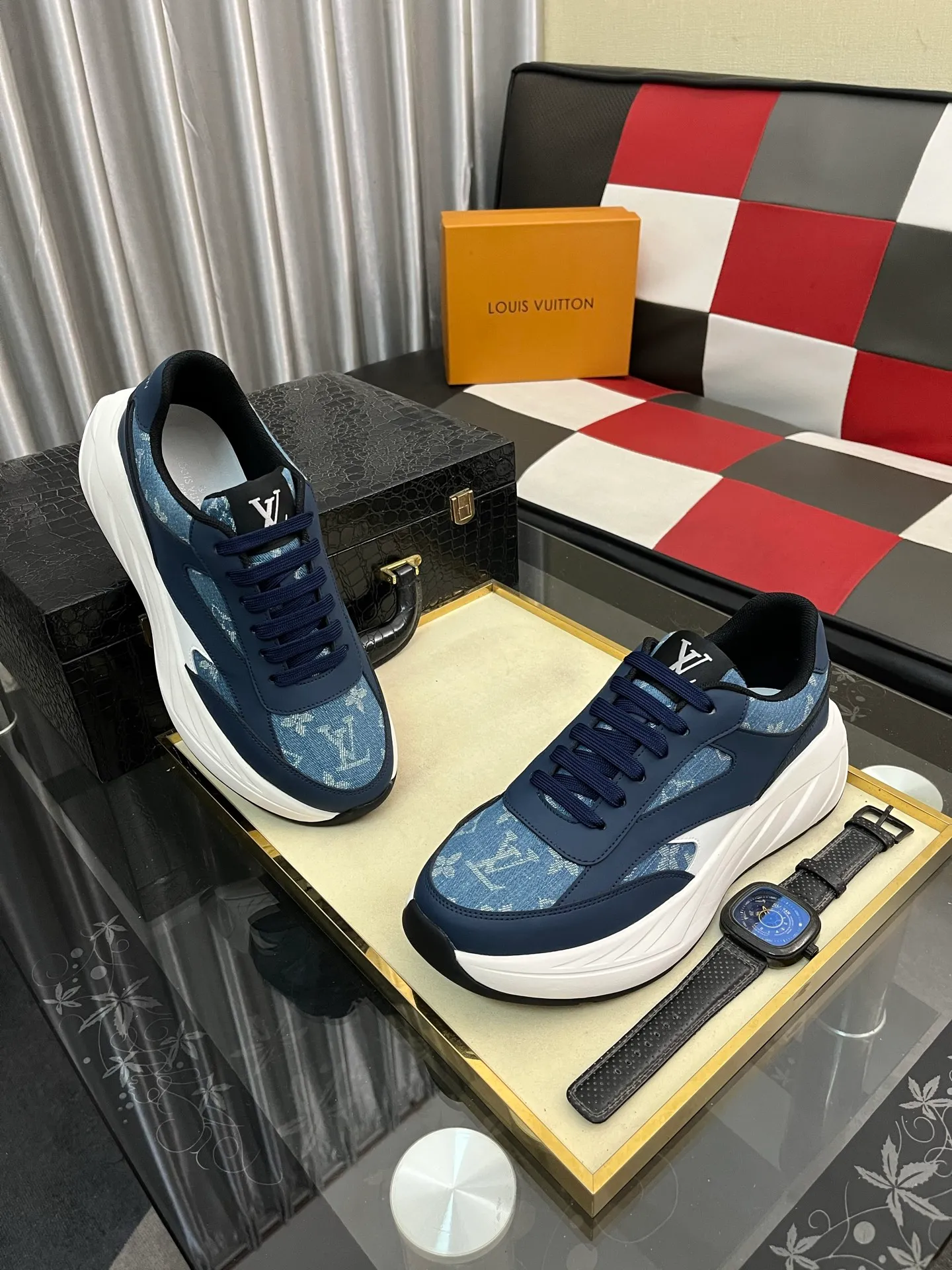 Men's shoes💰438⌚️⌚️《Louis vuitton/LV Louis Vuitton》original quality.~ Unique modern style sneakers. 🏃A must-have casual shoe for trendy men😍😍 Original brand imported from Italy, imported original leather, cowhide lining (refuses to discolor and grind feet) sole: original sole provided by the original factory, French lazy style design ⚠️Fit to the feet, original quality, super comfortable original sole. Code number: 38-442️⃣Colors available